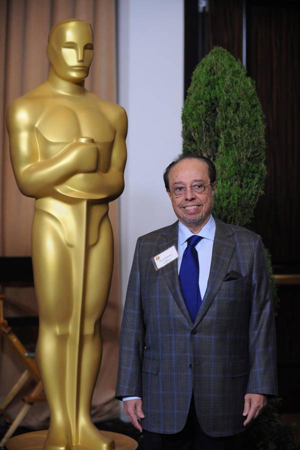 Fotografía de archivo del 6 de febrero de 2012 del músico brasileño Sérgio Mendes posando en el almuerzo de los nominados a los Premios Óscar, en el hotel Beverly Hilton, en Los Ángeles, California (EE.UU.).