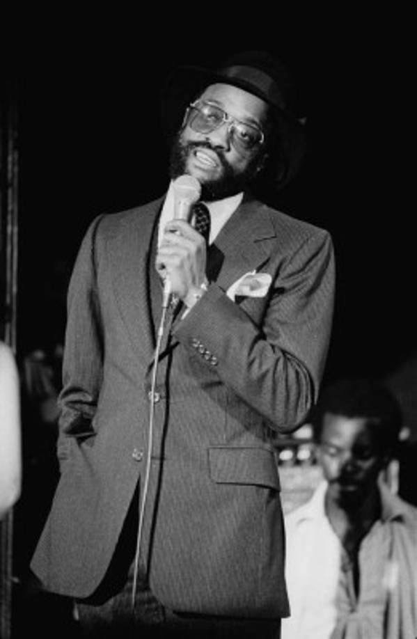 Billy Paul (24 de abril de 2016). Una canción sobre un romance extramarital señala la carrera del vocalista Billy Paul: “Me and Mrs. Jones”, número uno durante tres semanas en el Billboard 100 de 1972. La voz acariciante de Billy Paul (Philadelphia, 1934) sigue hasta el sol de hoy acaparando las ondas de las radioemisoras FM de todo el mundo.<br/>