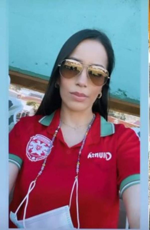 Érika Cabrera, esposa de Mario Martínez, se hizo presente para disfrutar del partido y alentó al jugador del Marathón.