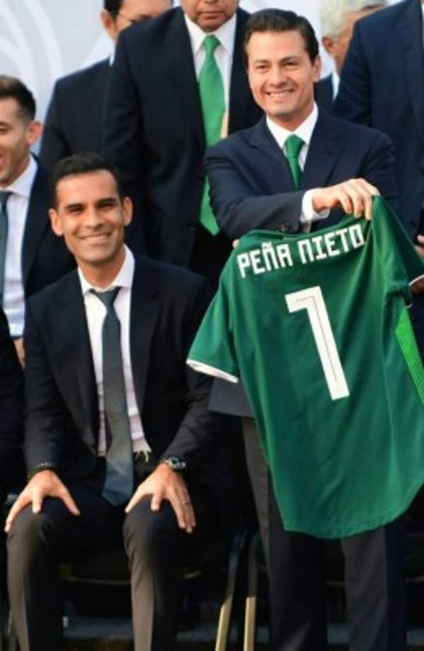 El presidente mexicano, Enrique Peña Nieto, entregará el poder el próximo 1 de enero de 2019.<br/><br/>El mandatario de 51 años, que está casado con la ex actriz, Angélica Rivera, también ha sido halagado por sus facciones físicas.