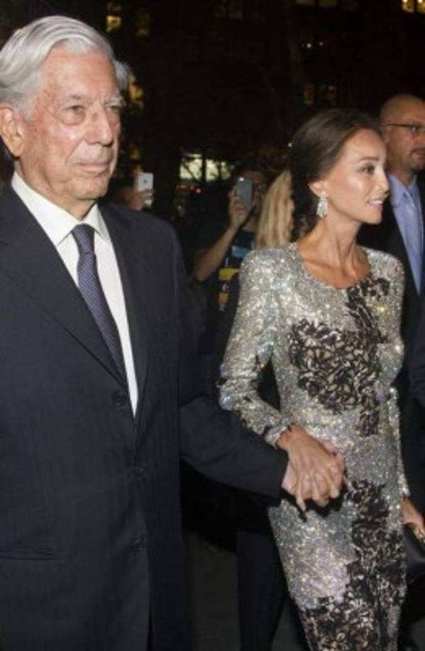 Vargas Llosa de la mano de Isabel Preysler.