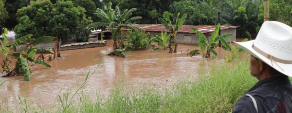 Dos rupturas en el Canal Maya inundan a La Lima