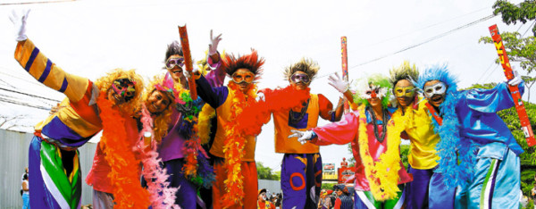 Miles disfrutaron el desfile de la Feria Juniana