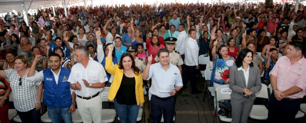 Hernández lanza programa para familias hondureñas