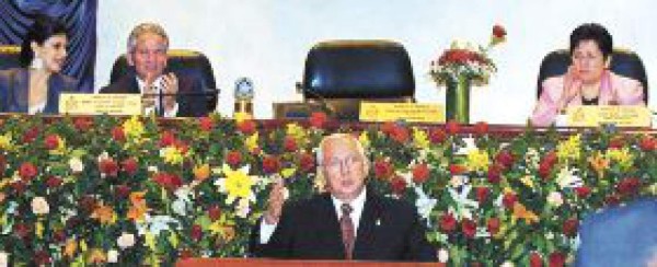 'No más monopolios ni concesiones': Micheletti