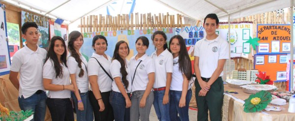 Gran fiesta de los países en el gimnasio del Complejo Olímpico