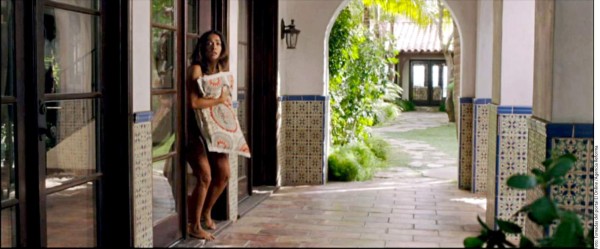 Salma Hayek seduce a Pierce Brosnan