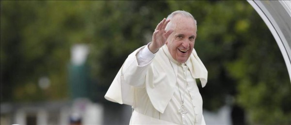 El Papa insta a servir a las personas y no a las ideas  