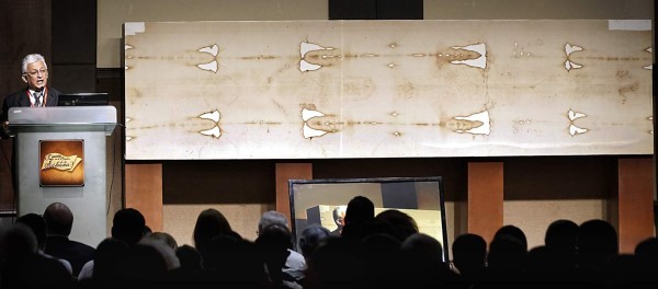 Conferencistas revelan los misterios del Manto Sagrado