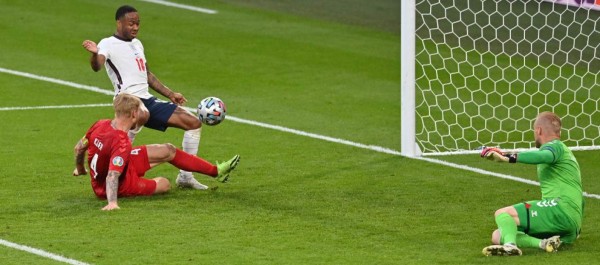 Denmark's defender Simon Kjaer (L) tackles England's forward Raheem Sterling (C) to score an own goal during the UEFA EURO 2020 semi-final football match between England and Denmark at Wembley Stadium in London on July 7, 2021. (Photo by JUSTIN TALLIS / POOL / AFP)