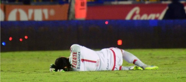 Portero argentino se hizo el dormido en México