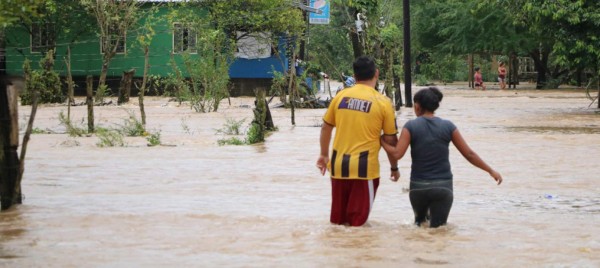 Inundadas zonas bajas de Arizona y Tela, en Atlántida