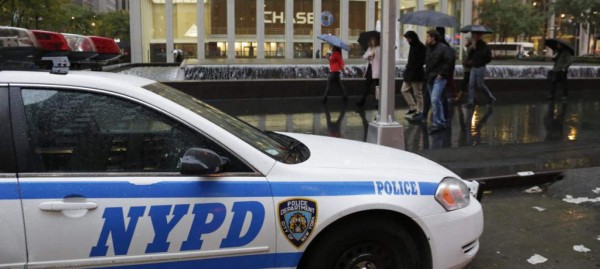 Asesinan en Nueva York a una policía que estaba dentro de su automóvil