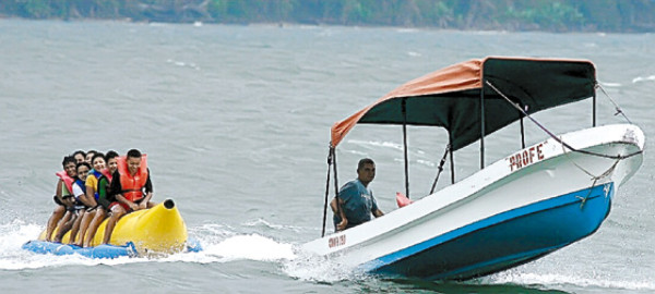 Honduras: lluvia no fue obstáculo para veraneantes