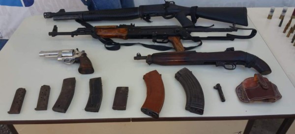 Lo detienen en allanamiento tras encontrarle cuatro armas de fuego en Valle