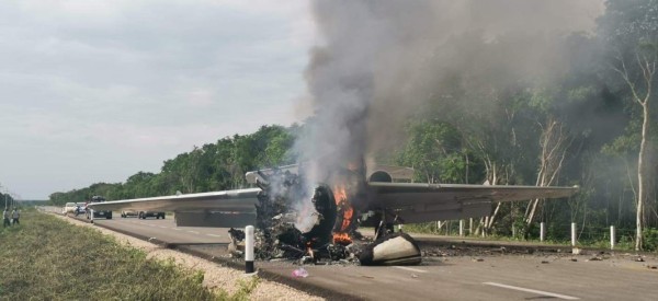 Desde helicóptero derriban supuesta narcoavioneta en México