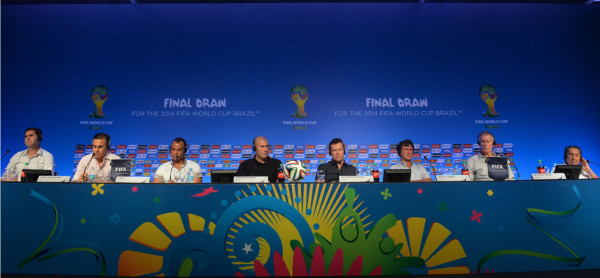 Los ocho ex futbolistas que decidirán el destino de las 32 selecciones