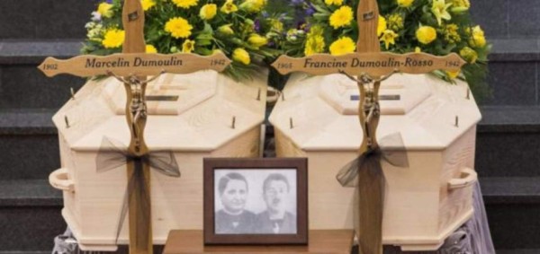 Entierran a pareja suiza después de 75 años de su muerte