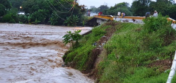 Lluvias del huracán Iota dejan devastación y muerte en Honduras