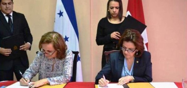 Honduras y Suiza firman convenio de cooperación para cacao