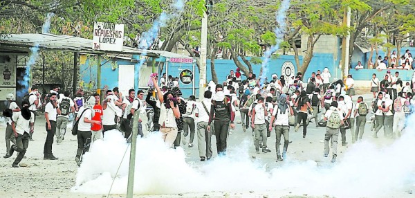 Educación anuncia sanciones contra maestros protestantes