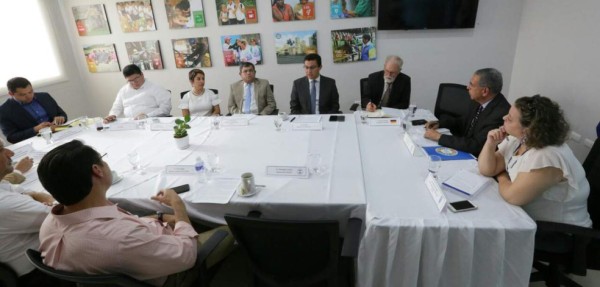 Reuniones independientes entre sectores involucrados en el diálogo