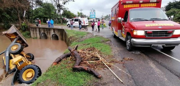 Siguatepeque: Inician búsqueda de conductor desaparecido sobre una quebrada