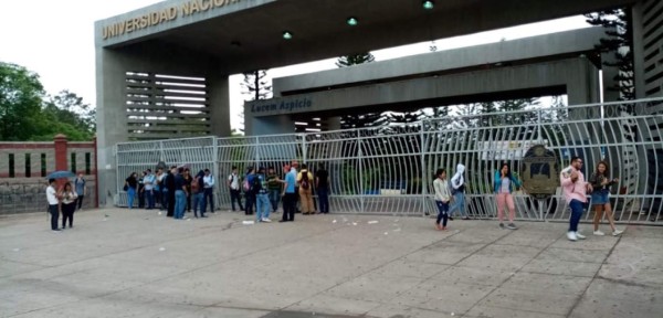 La Unah y la UPNFM amanecen tomadas en Honduras