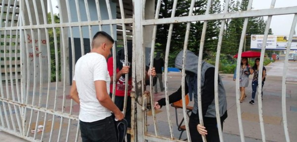 La Unah y la UPNFM amanecen tomadas en Honduras