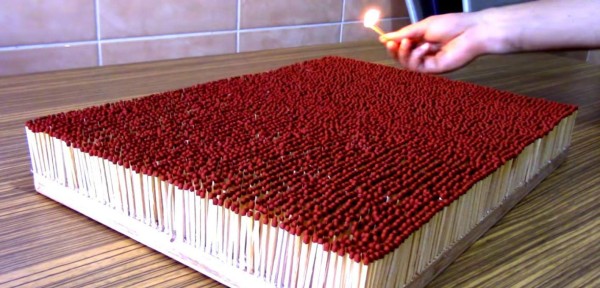 Video: Esto pasa si enciendes 6 mil fósforos a la vez