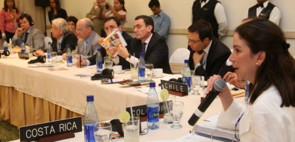 La prosperidad sólo se logra con la democracia