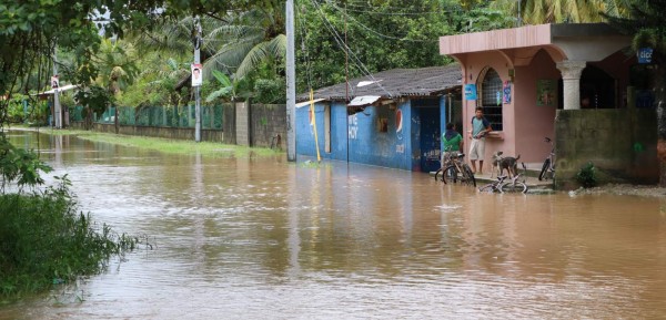 Lluvias provocan inundaciones y evacuaciones en Tela y Tocoa