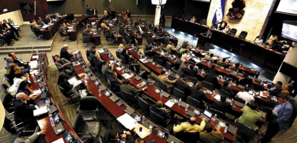 Diputado de Libre pide mediante ley castrar a los violadores