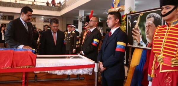 Escándalo: Revelan que Hugo Chávez murió dos meses antes de la fecha oficial