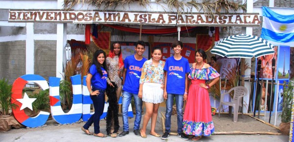 Gran fiesta de los países en el gimnasio del Complejo Olímpico