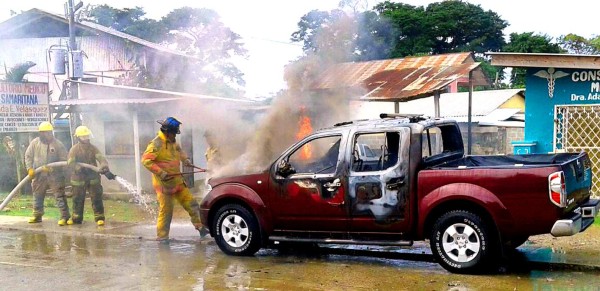 Acribillan a comerciante y luego le prenden fuego a su cuerpo