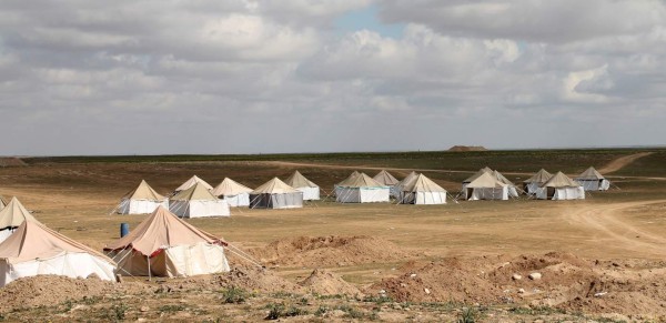 Milicias kurdas mantienen duros combates en el último enclave del EI en Siria