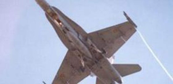 A subasta vehículos y aviones militares