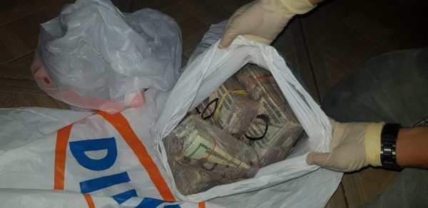 Detienen a cuatro personas con 180 mil dólares en La Ceiba