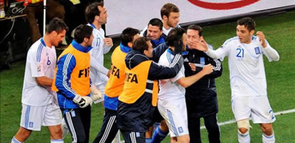 Grecia superó a Nigeria y resucita