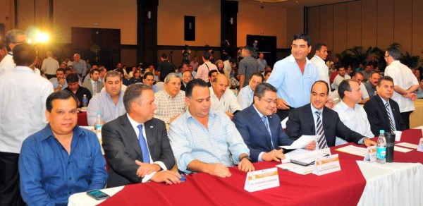 Felipe Calderón vendrá a la cumbre 'Invirtiendo en Honduras 2016”
