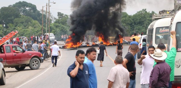 Vandalismo y caos en protestas de la Alianza