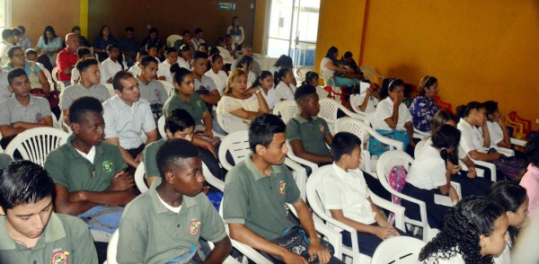 Enseñan a escolares cómo identificar el ‘bullying’