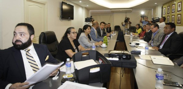 Dejan en suspenso expulsión de Virgilio Padilla del PAC