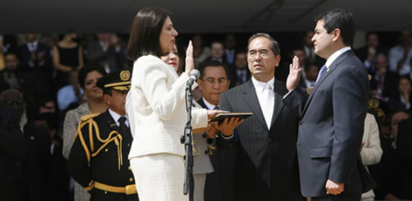 Lobo juramenta gabinete