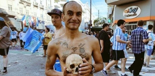 Racing: Aficionado llevó el cráneo de su abuelo a los festejos del título