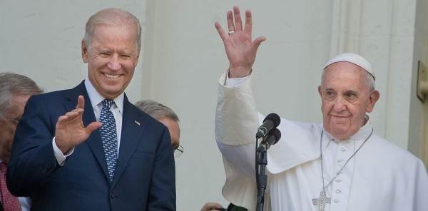 El Papa Francisco, crítico de Trump, felicita a Biden por victoria electoral en EEUU
