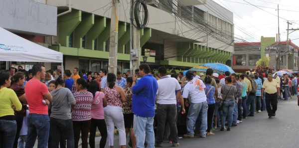 Miles solicitan hoja de antecedentes penales en San Pedro Sula