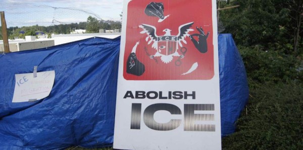 Abogada de inmigrante hondureña es agredida por oficial