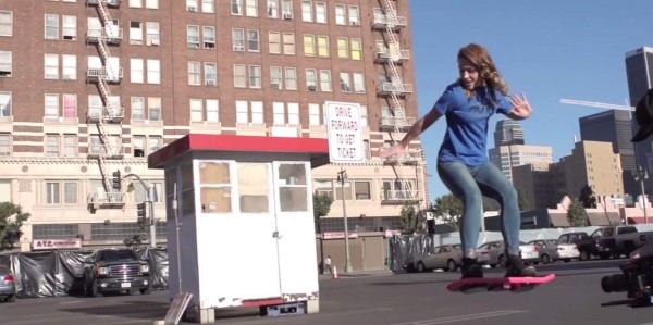 Aceptan la tabla voladora de 'Regreso al futuro' como transporte